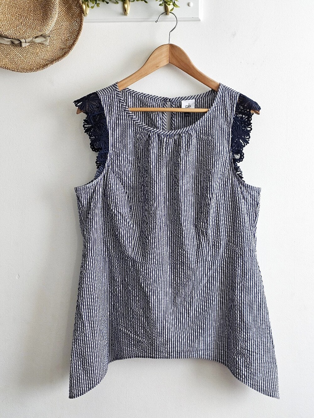Cabi Navy White Seersucker Stripe Crochet Lace Sleeve Blouse Top Size Large